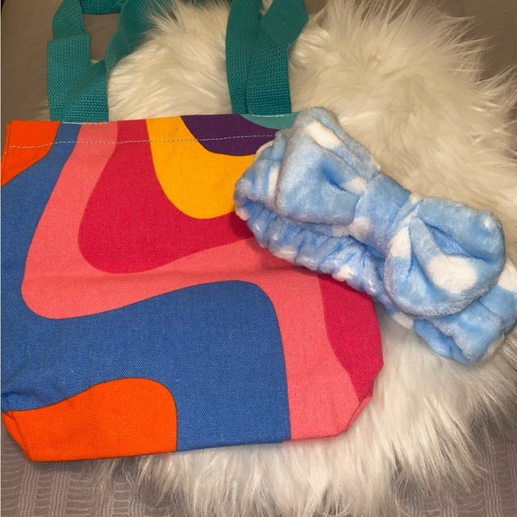 Brand new Benefit Cosmetics makeup samples with free mini tote and headband - Picture 2 of 7